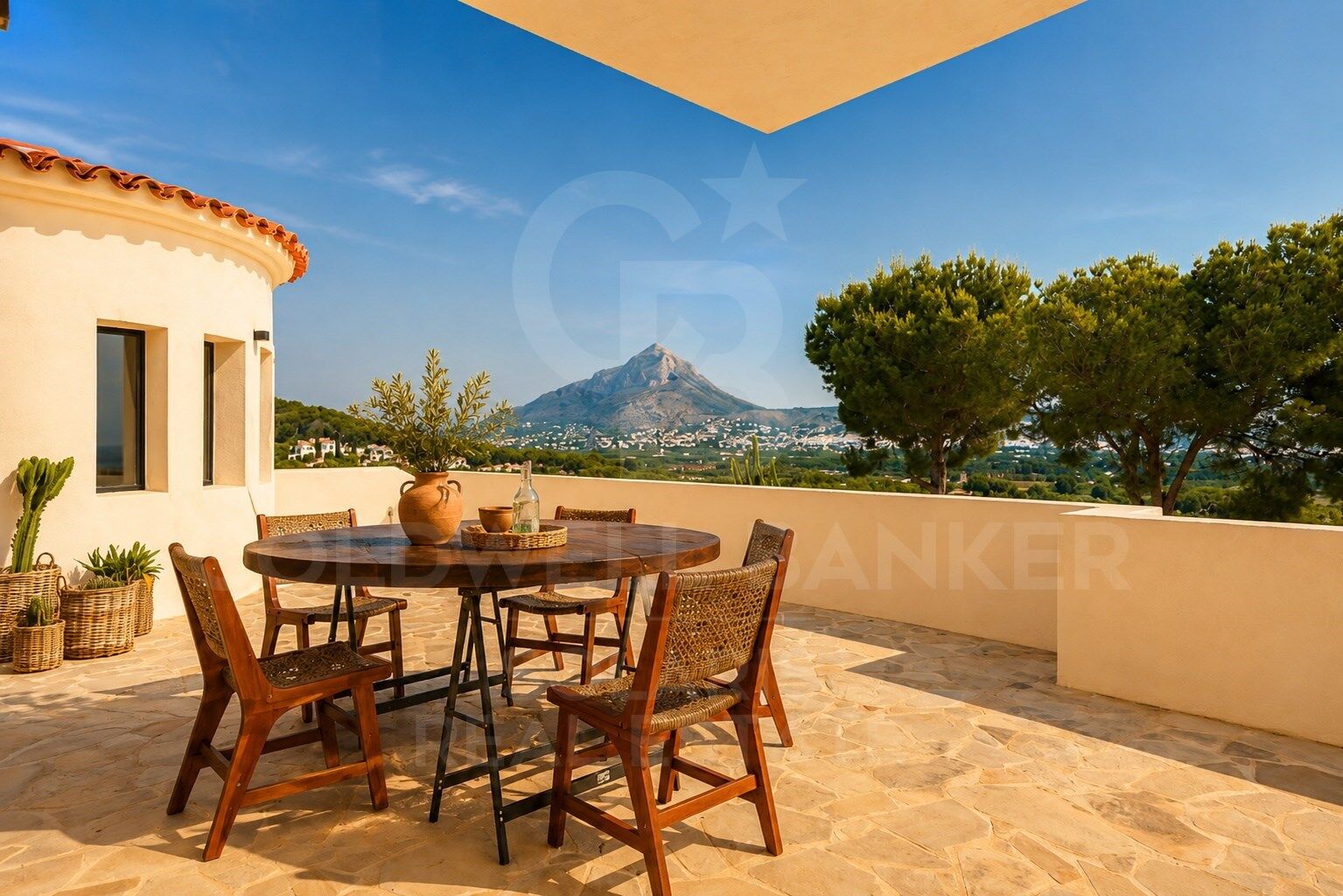 Exclusiva Villa con Vistas Panorámicas al Mar en una de las Mejores Ubicaciones de Jávea