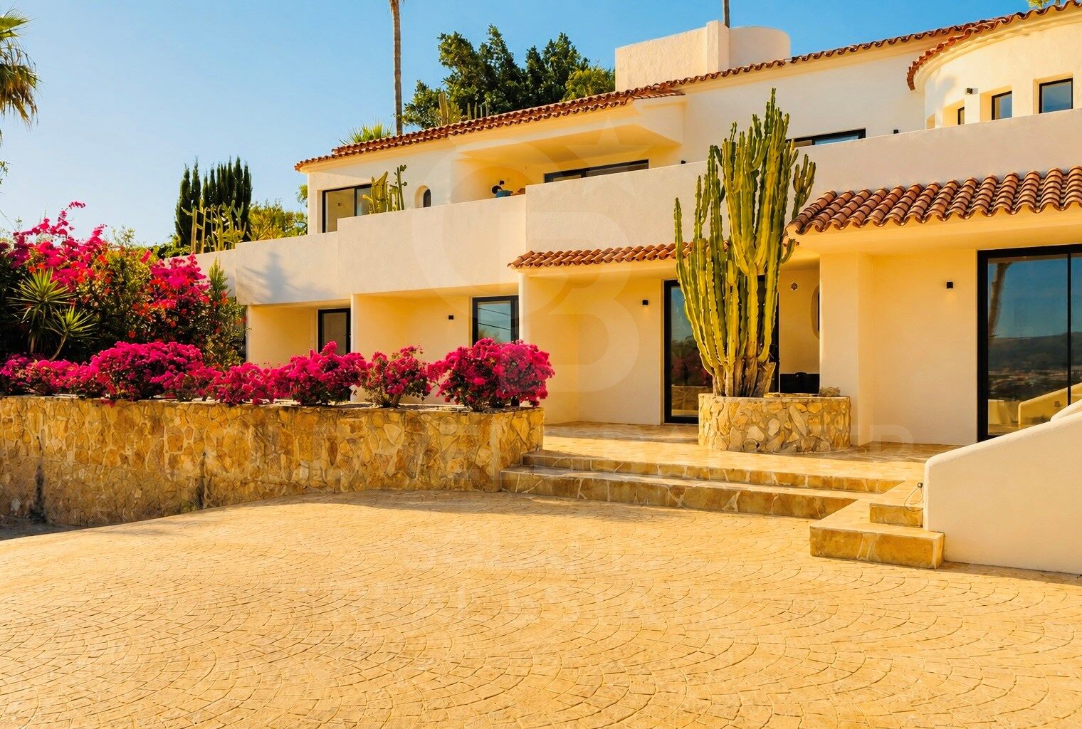 Exclusiva Villa con Vistas Panorámicas al Mar en una de las Mejores Ubicaciones de Jávea