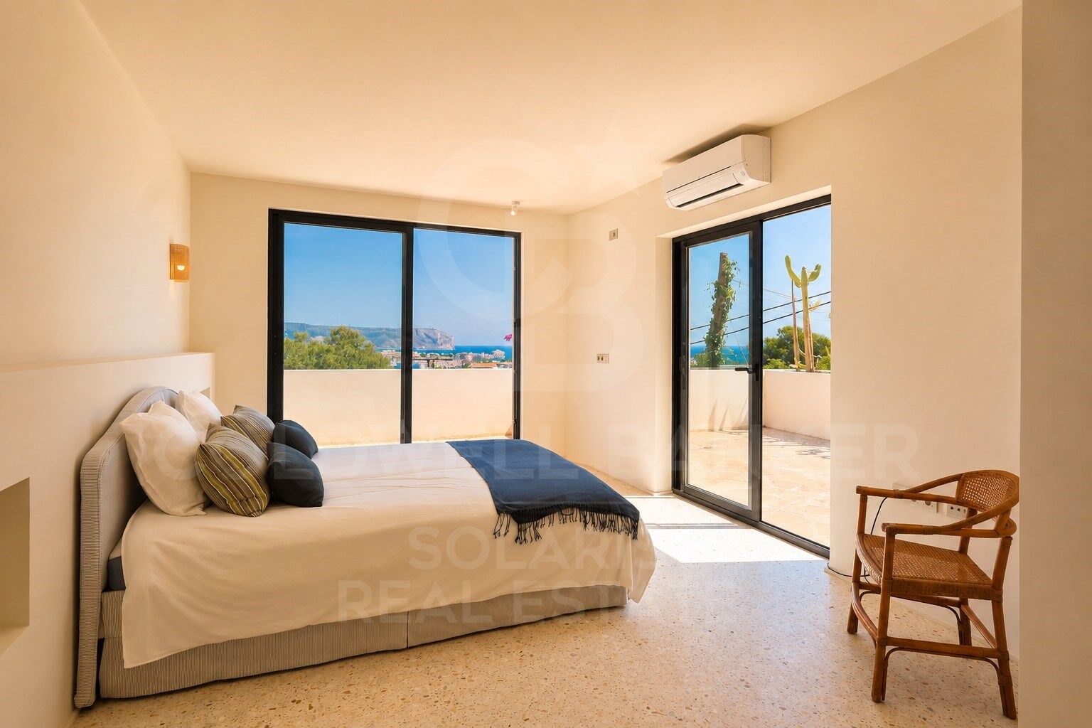 Exclusiva Villa con Vistas Panorámicas al Mar en una de las Mejores Ubicaciones de Jávea