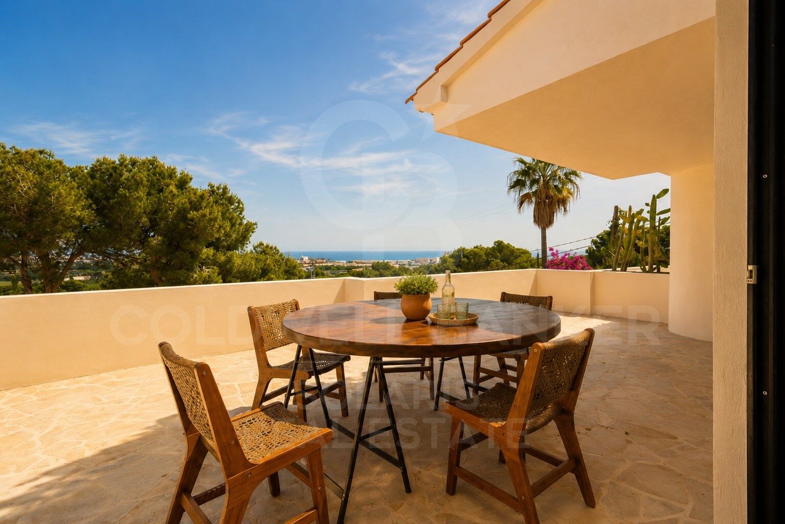 Exclusiva Villa con Vistas Panorámicas al Mar en una de las Mejores Ubicaciones de Jávea