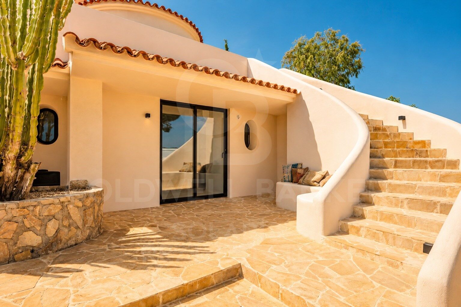 Exclusiva Villa con Vistas Panorámicas al Mar en una de las Mejores Ubicaciones de Jávea