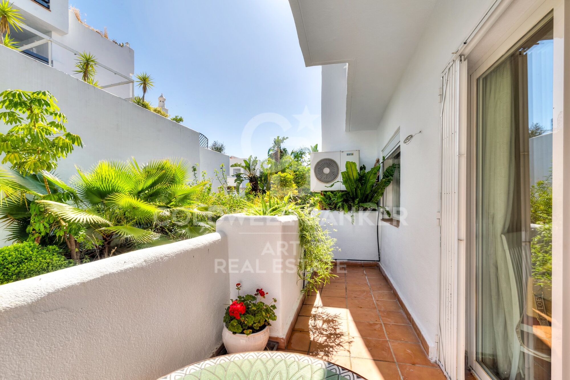 Exklusive 3-Zimmer-Wohnung in einer geschlossenen Wohnanlage mit Pool in Estepona