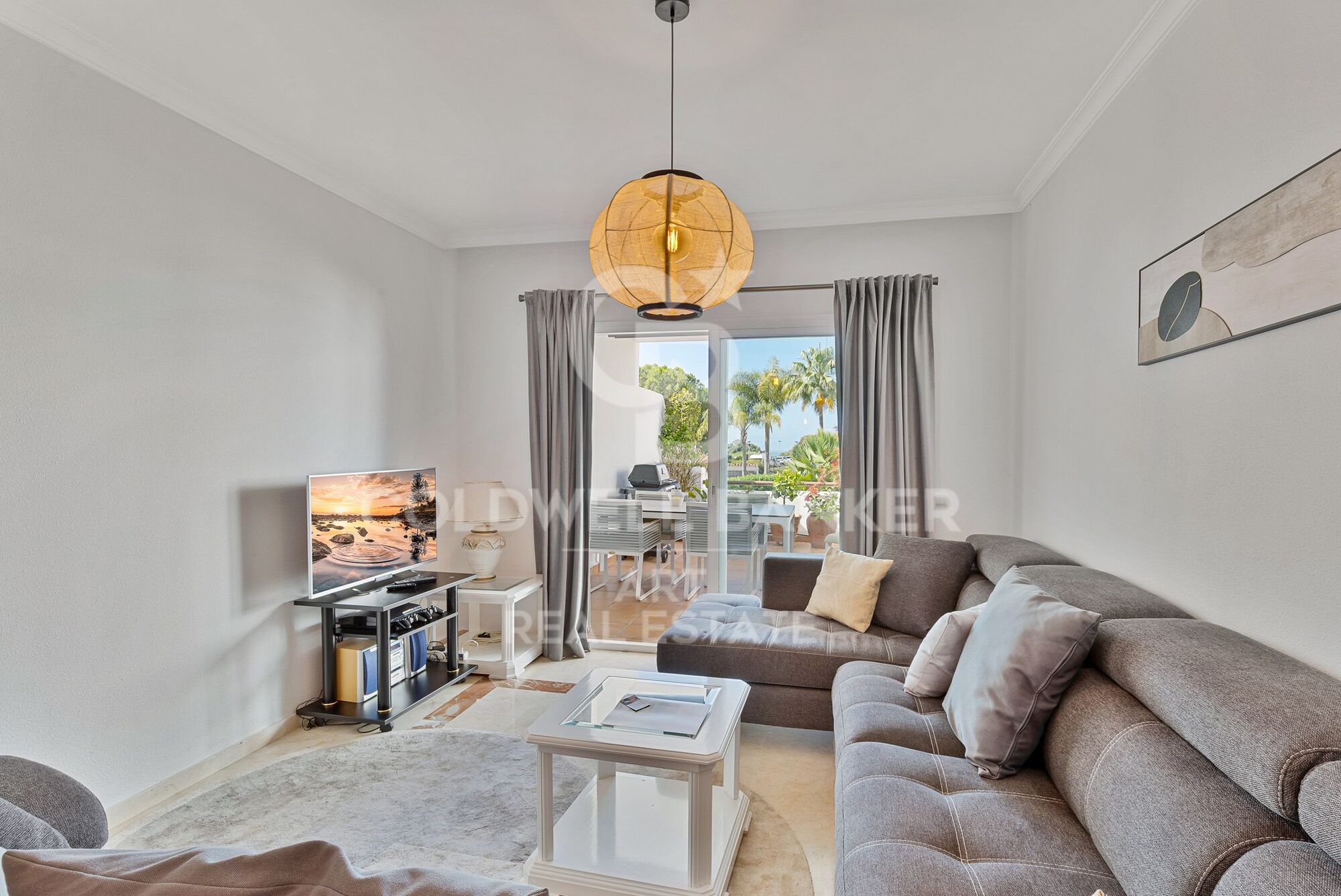 Appartement exclusif de 3 chambres dans une résidence sécurisée avec piscine à Estepona