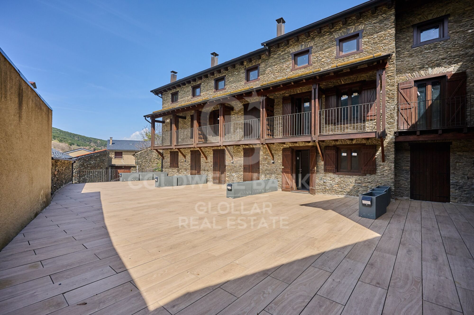 Exclusive charming semi-detached house in Valcebollère