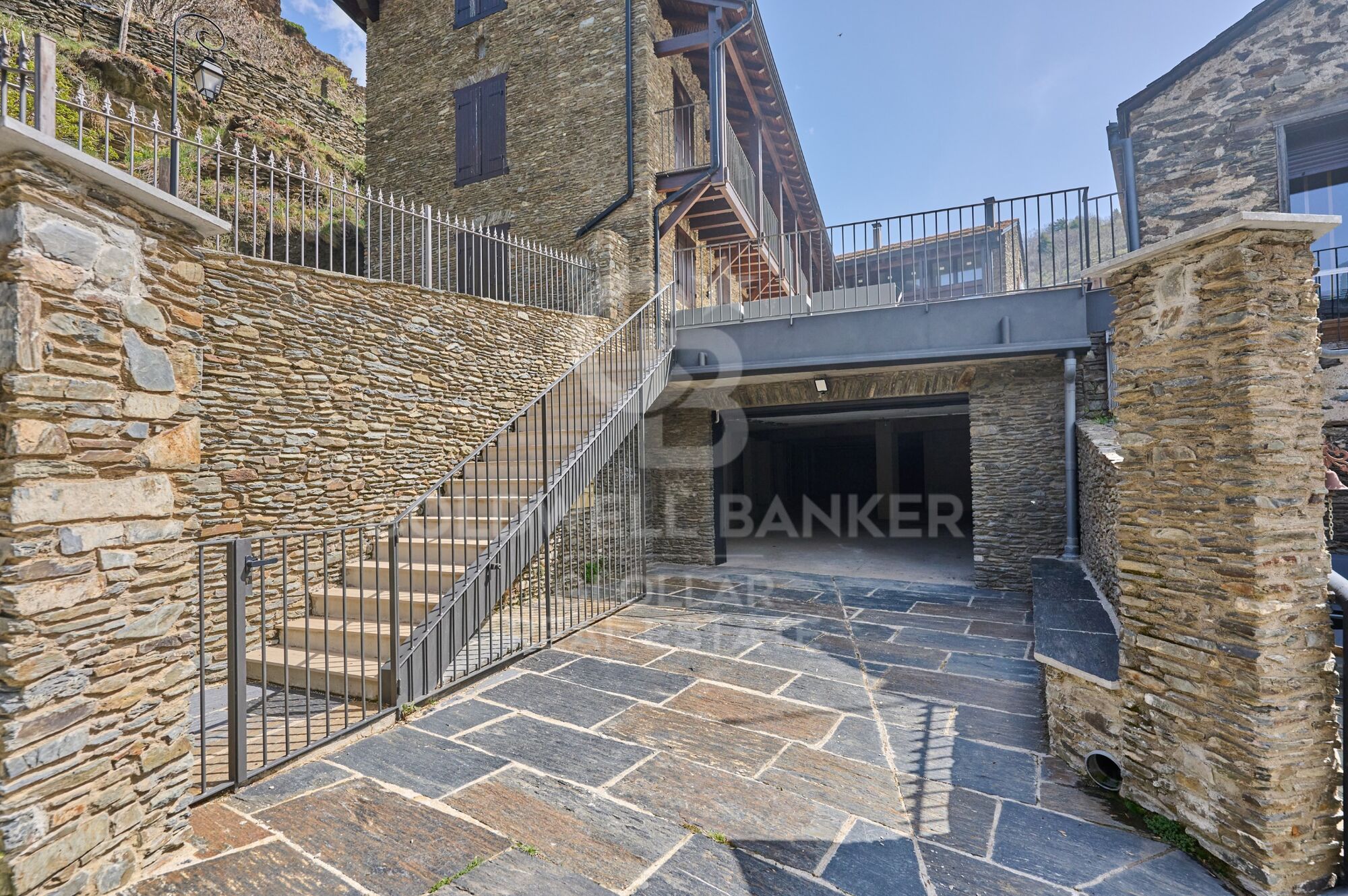 Exclusive charming semi-detached house in Valcebollère