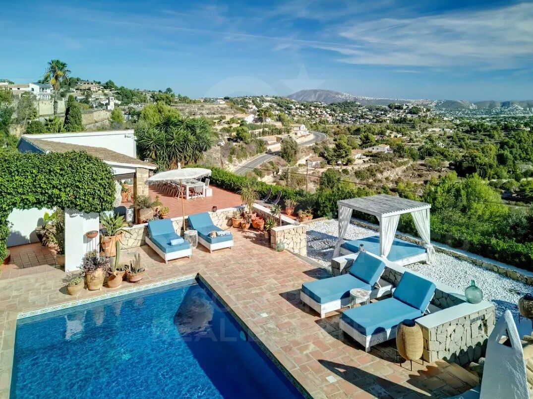 Exklusive Mittelmeer-Finca im Ibiza-Stil mit Panoramablick auf das Meer in Benissa