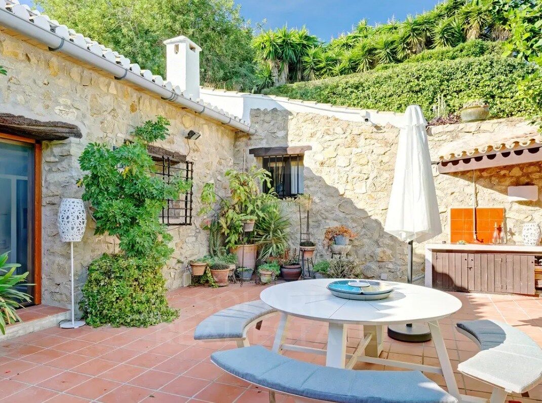 Exklusive Mittelmeer-Finca im Ibiza-Stil mit Panoramablick auf das Meer in Benissa