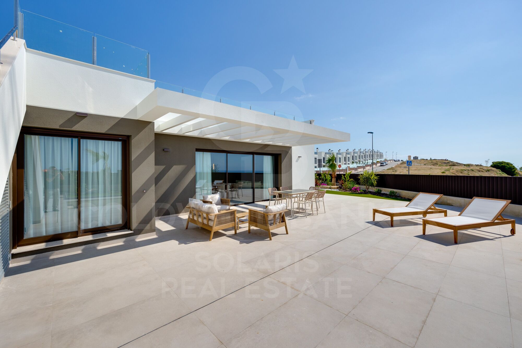 Alicante-Terrassen | Mediterrane Eleganz, zeitgenössisches Design und absolute Privatsphäre