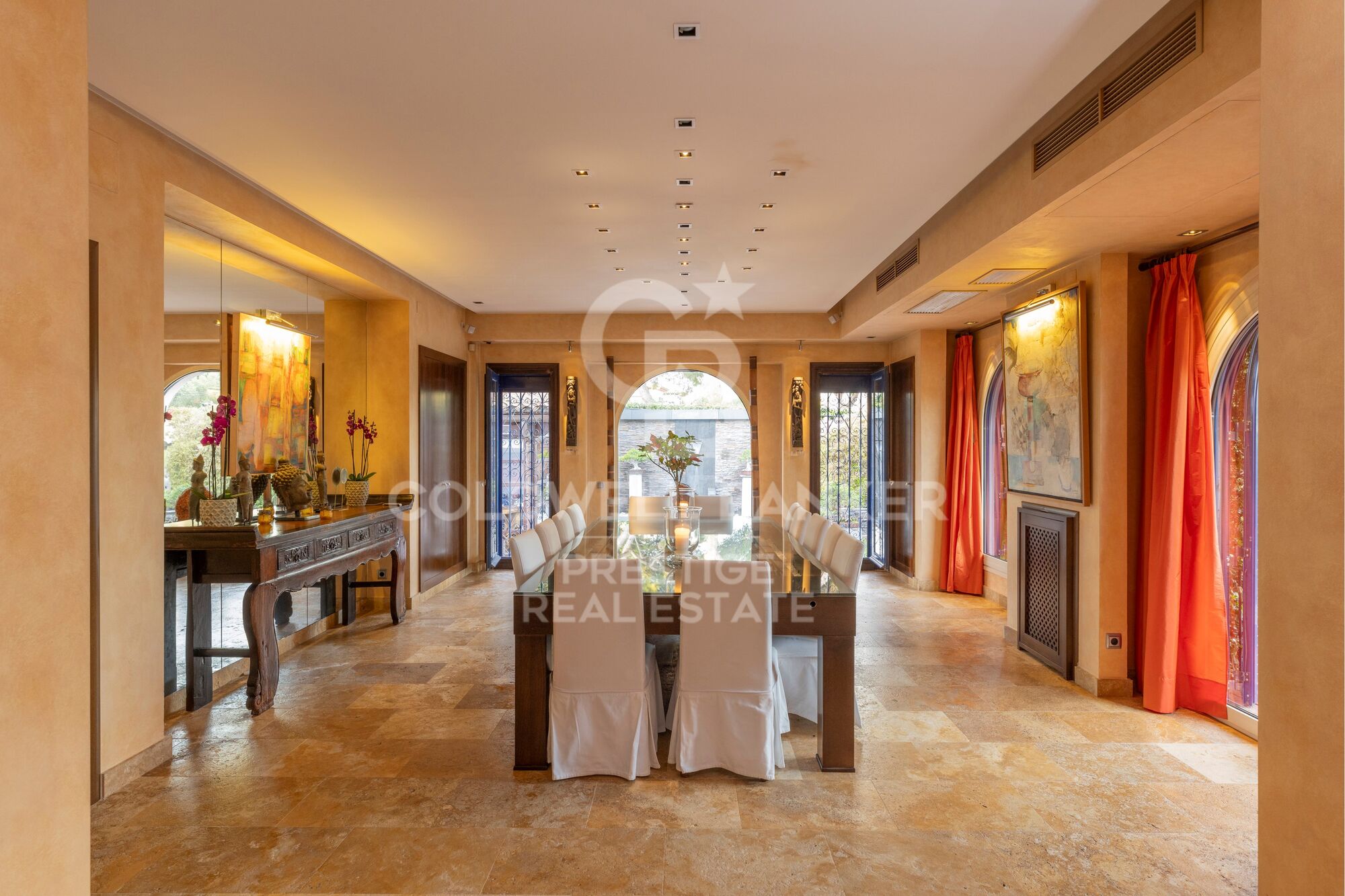 Emblematische neoklassizistische Villa in Terramar mit Gästehaus und traumhaftem Garten