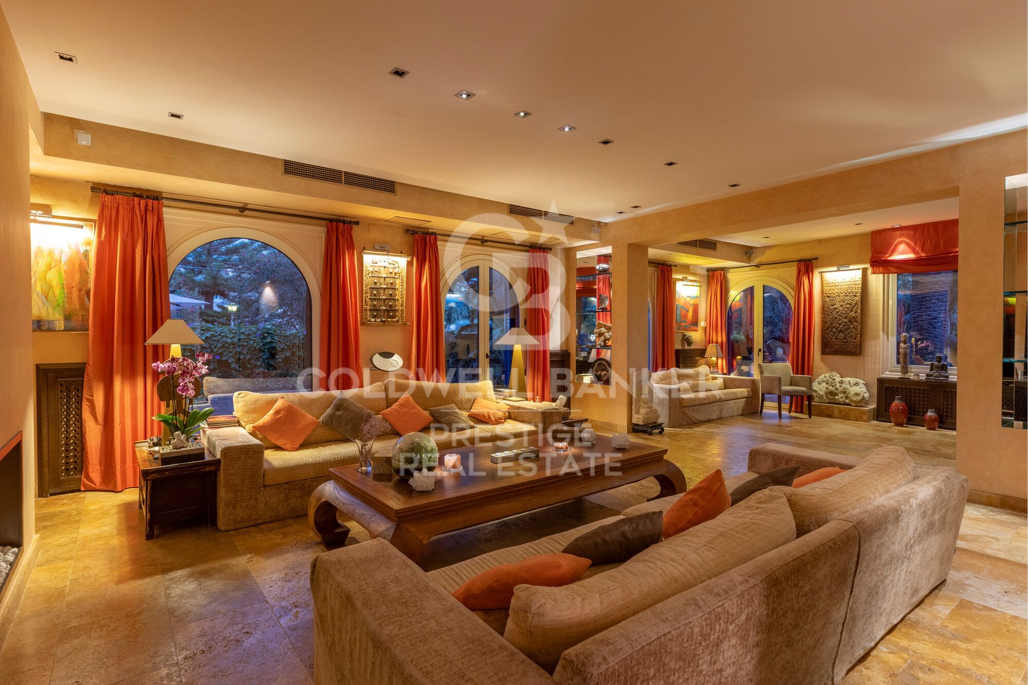 Maison néoclassique à Terramar avec maison d'invités et jardin exceptionnel
