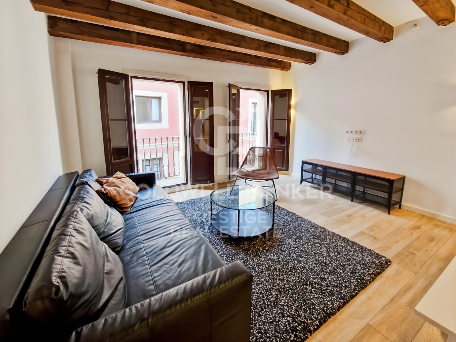 Luxury penthouse with private terrace in the heart of the Gothic Quarter.