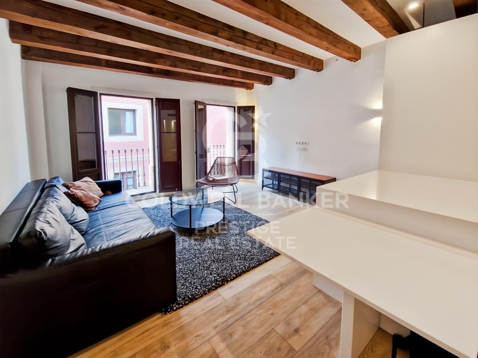 Luxury penthouse with private terrace in the heart of the Gothic Quarter.
