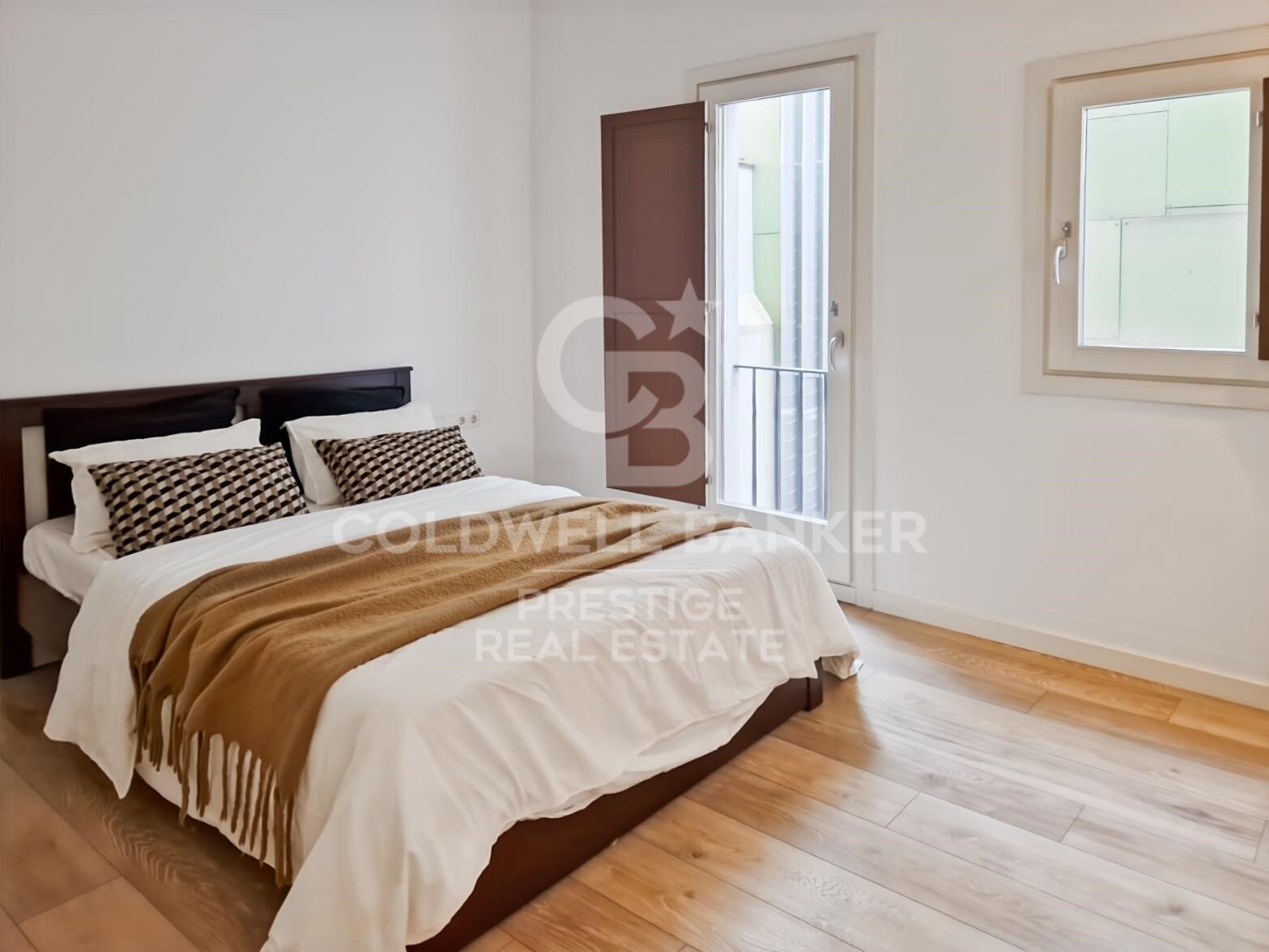 Luxury penthouse with private terrace in the heart of the Gothic Quarter.
