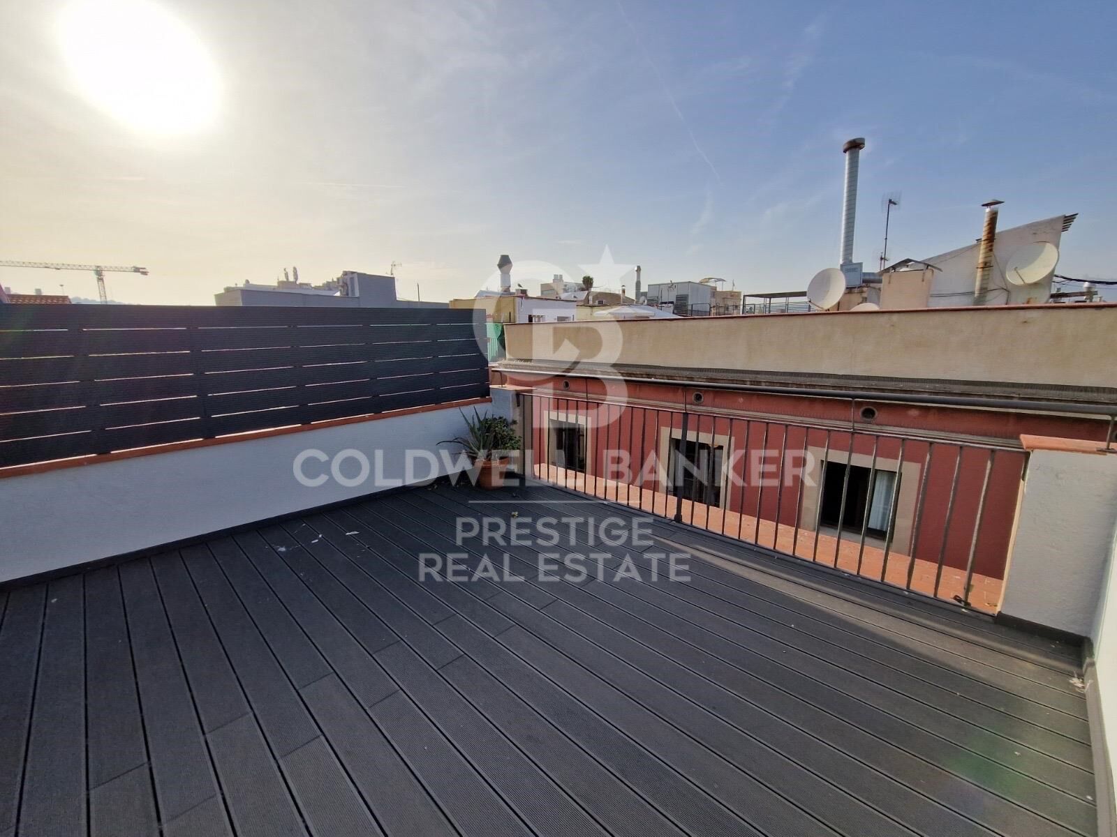 Luxury penthouse with private terrace in the heart of the Gothic Quarter.