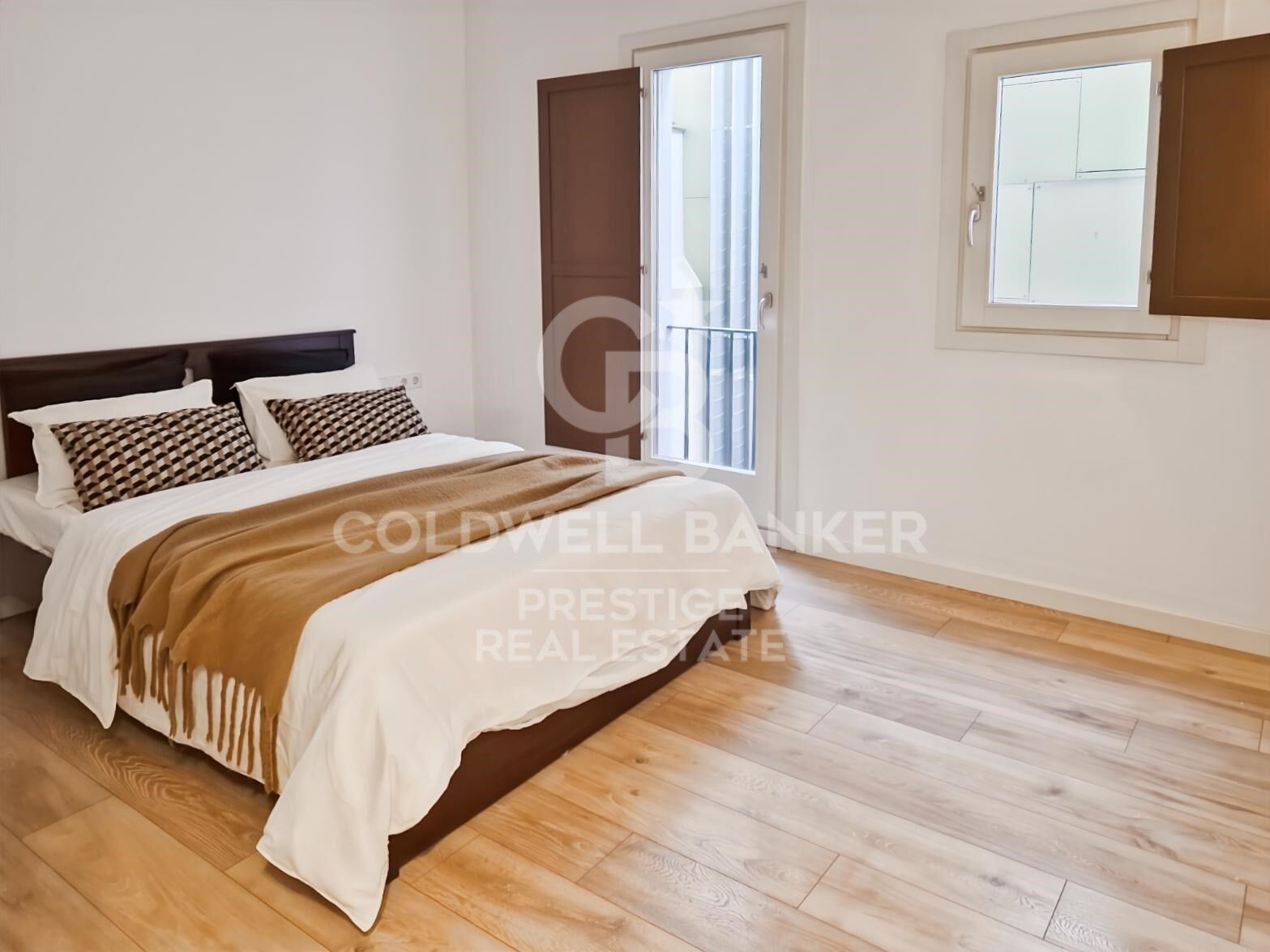 Luxury penthouse with private terrace in the heart of the Gothic Quarter.