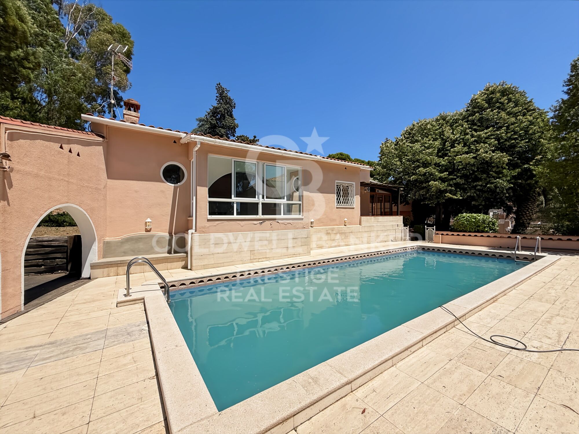 Villa señorial con gran parcela junto a Barcelona