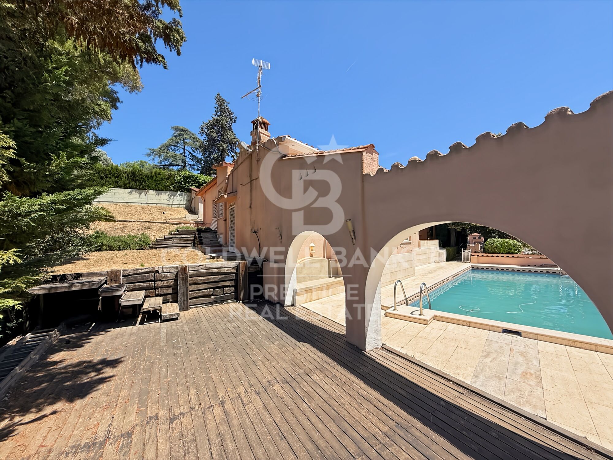 Villa señorial con gran parcela junto a Barcelona