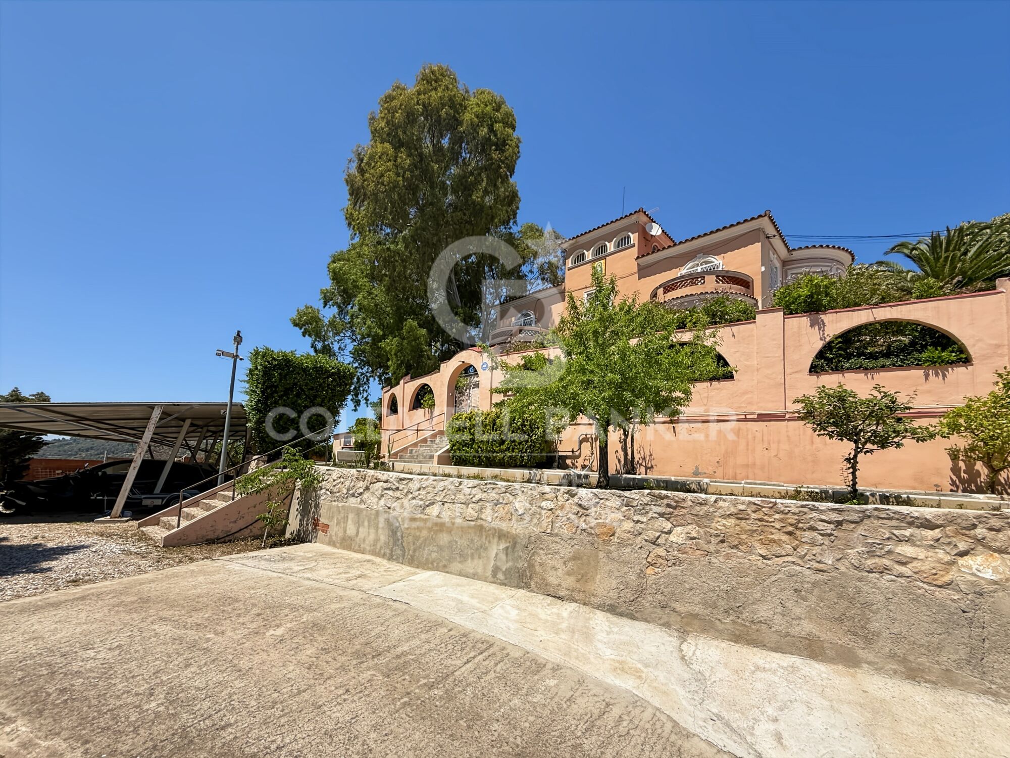 Villa señorial con gran parcela junto a Barcelona