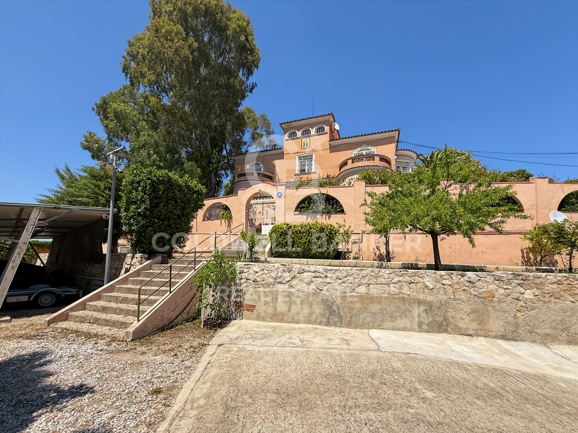 Villa de prestige avec grand terrain aux portes de Barcelone