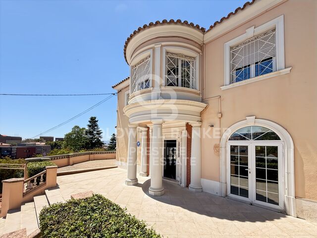 Herrschaftliche Villa mit großem Grundstück nahe Barcelona