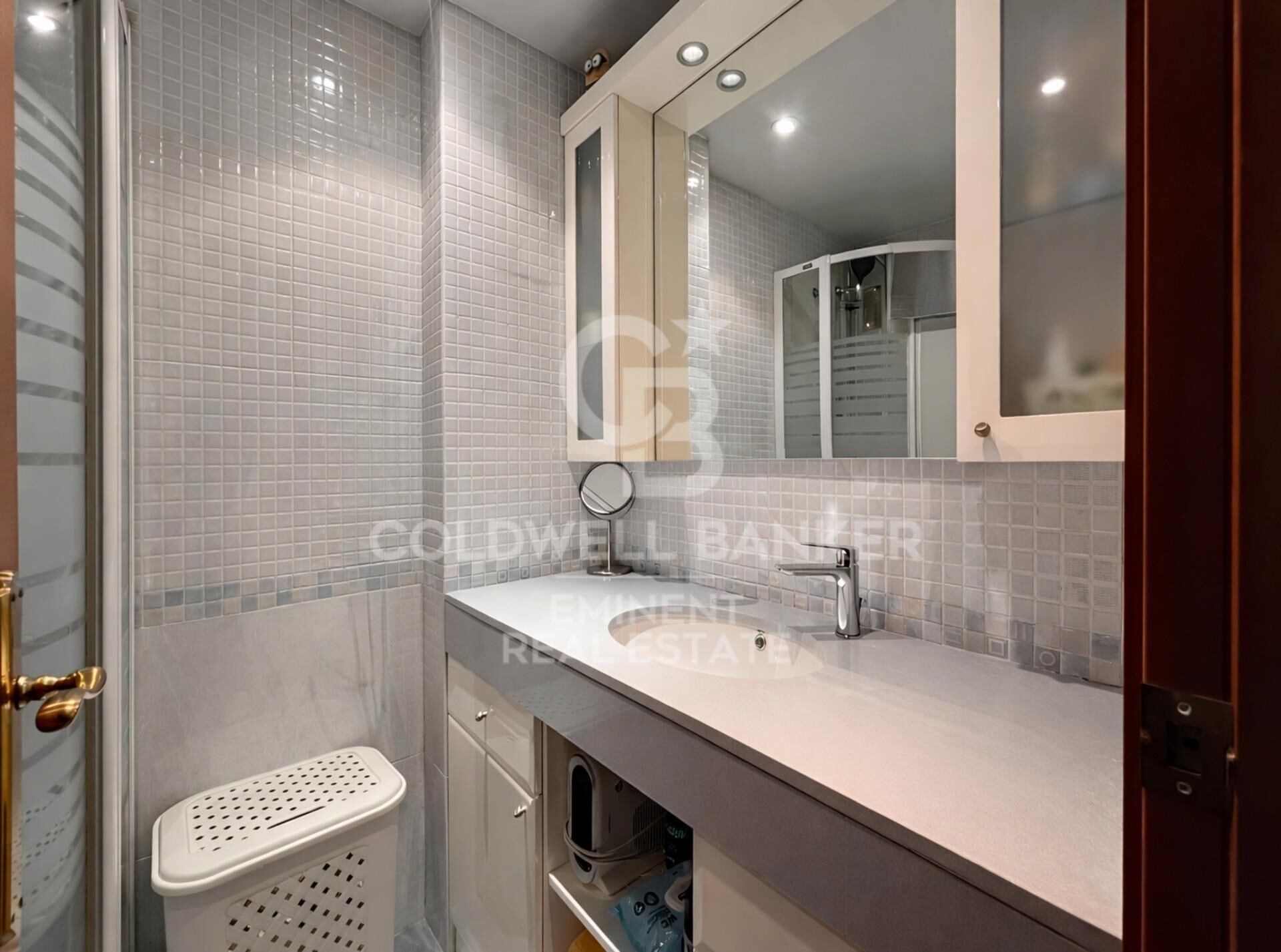 Maison familiale spacieuse avec balcon et parking disponible