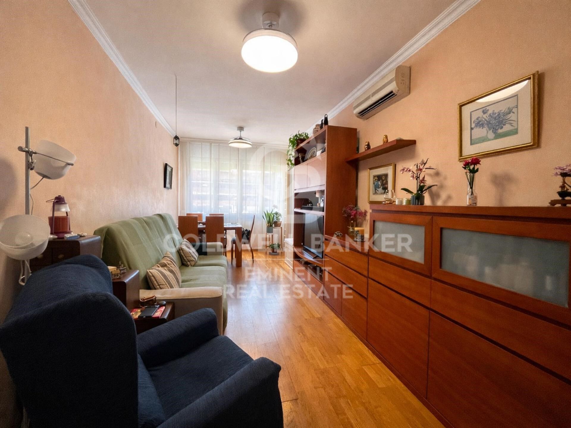 Maison familiale spacieuse avec balcon et parking disponible