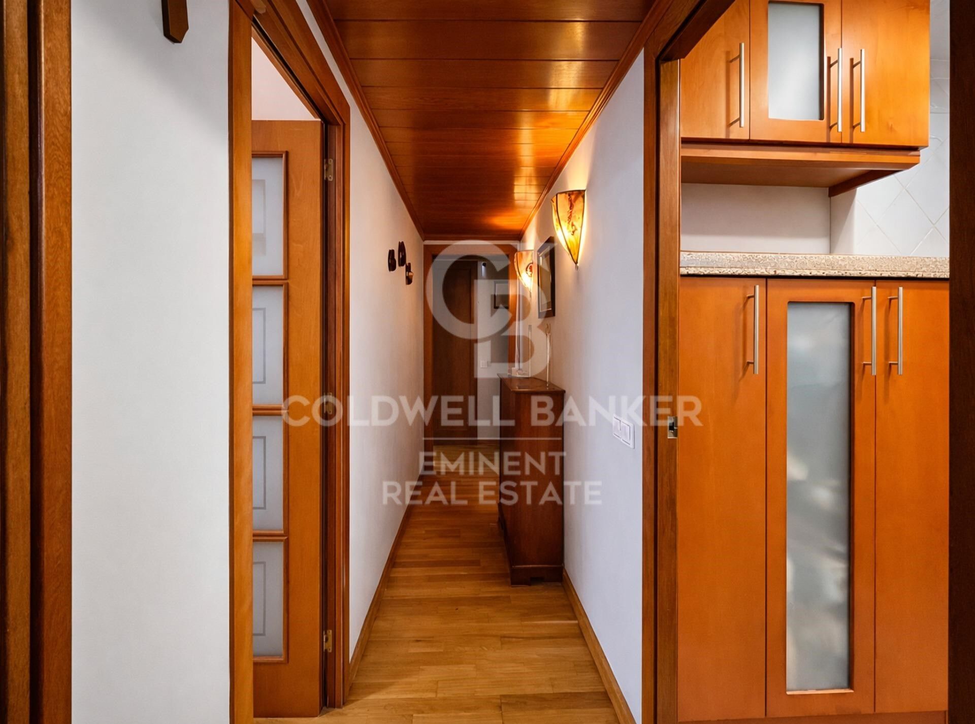 Maison familiale spacieuse avec balcon et parking disponible