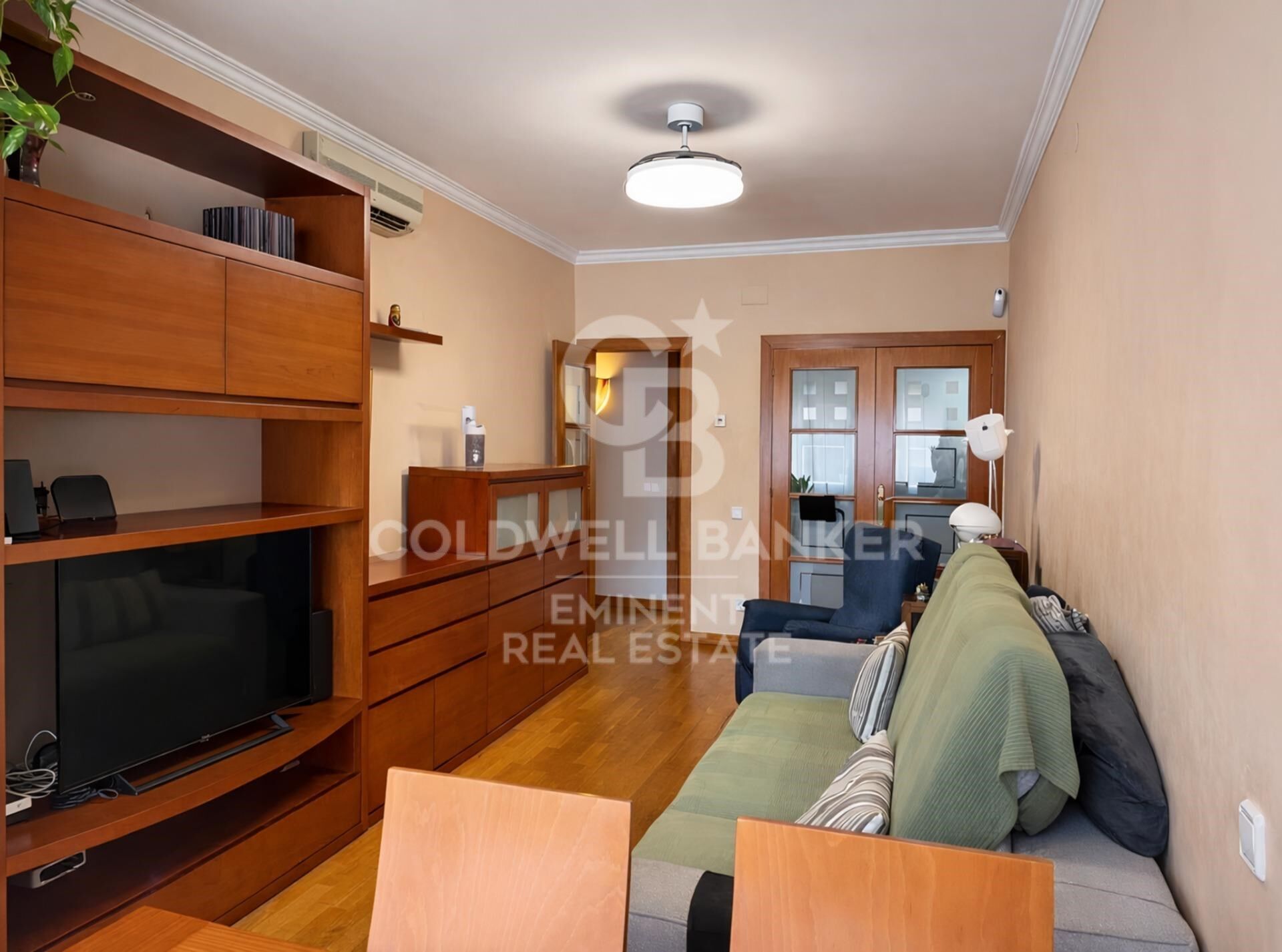 Maison familiale spacieuse avec balcon et parking disponible