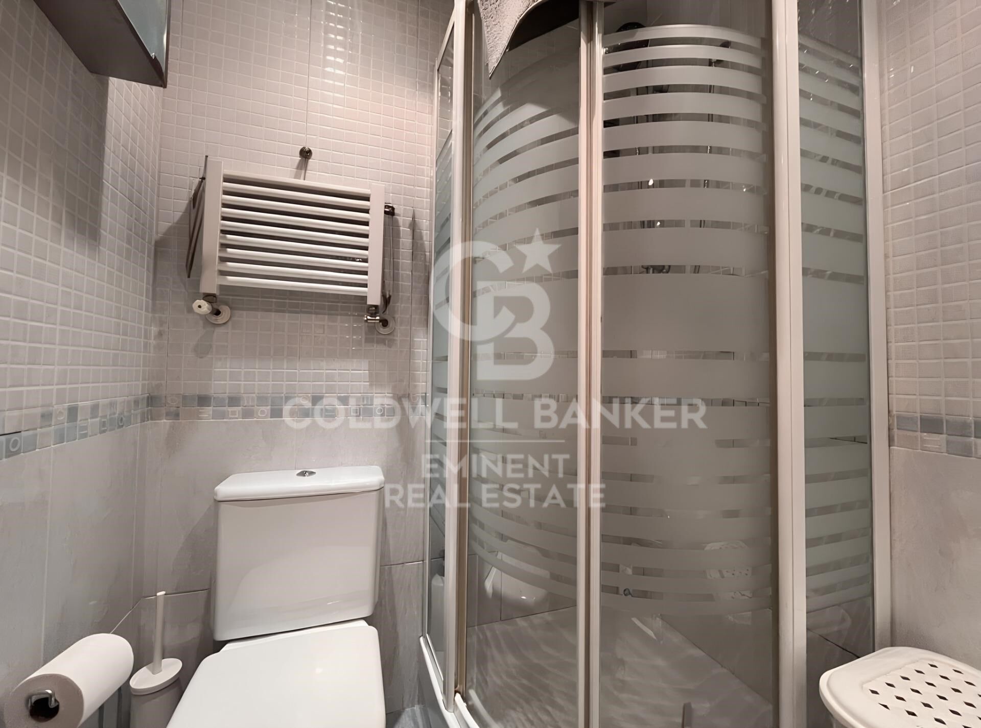 Maison familiale spacieuse avec balcon et parking disponible