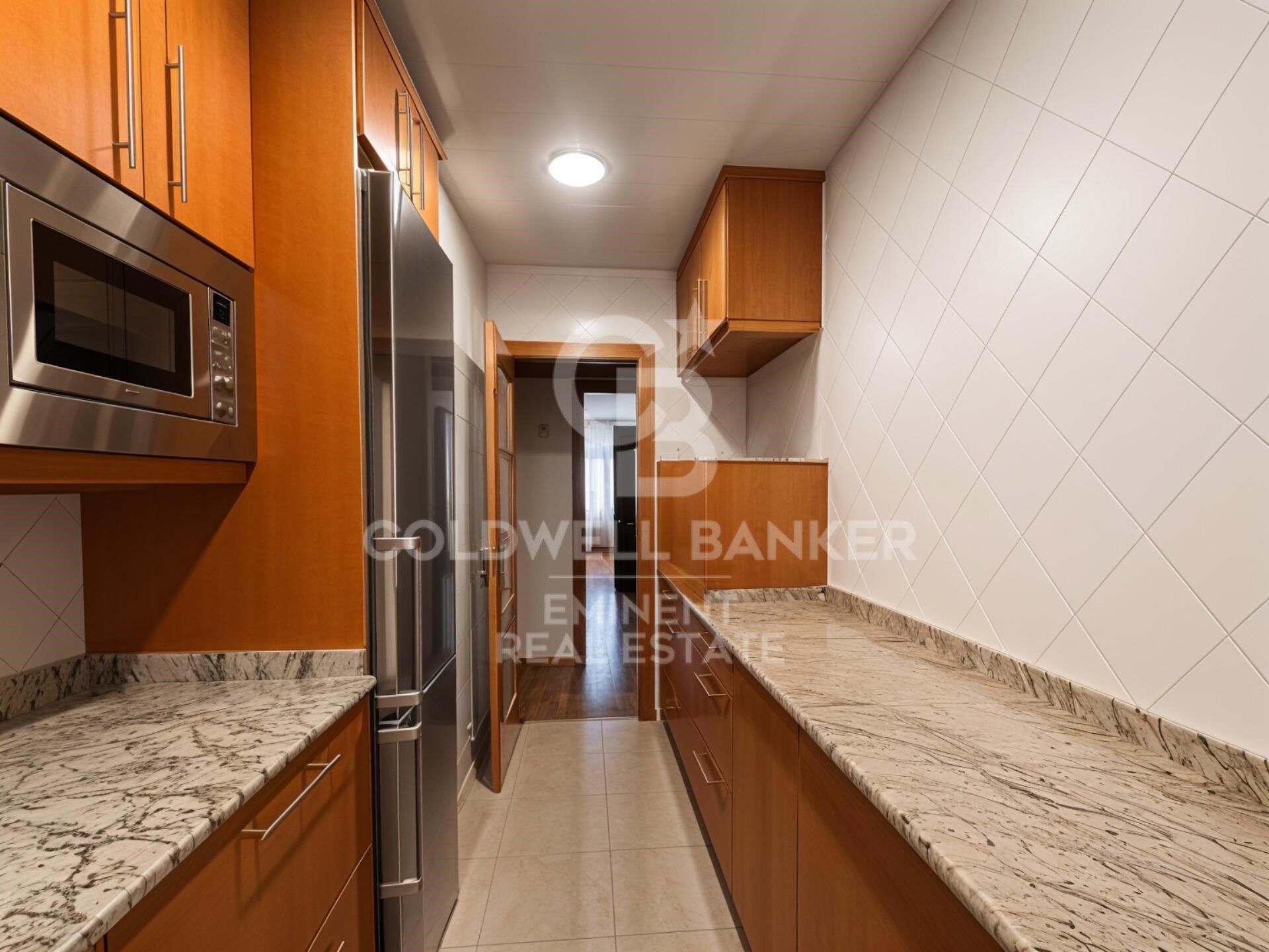 Maison familiale spacieuse avec balcon et parking disponible