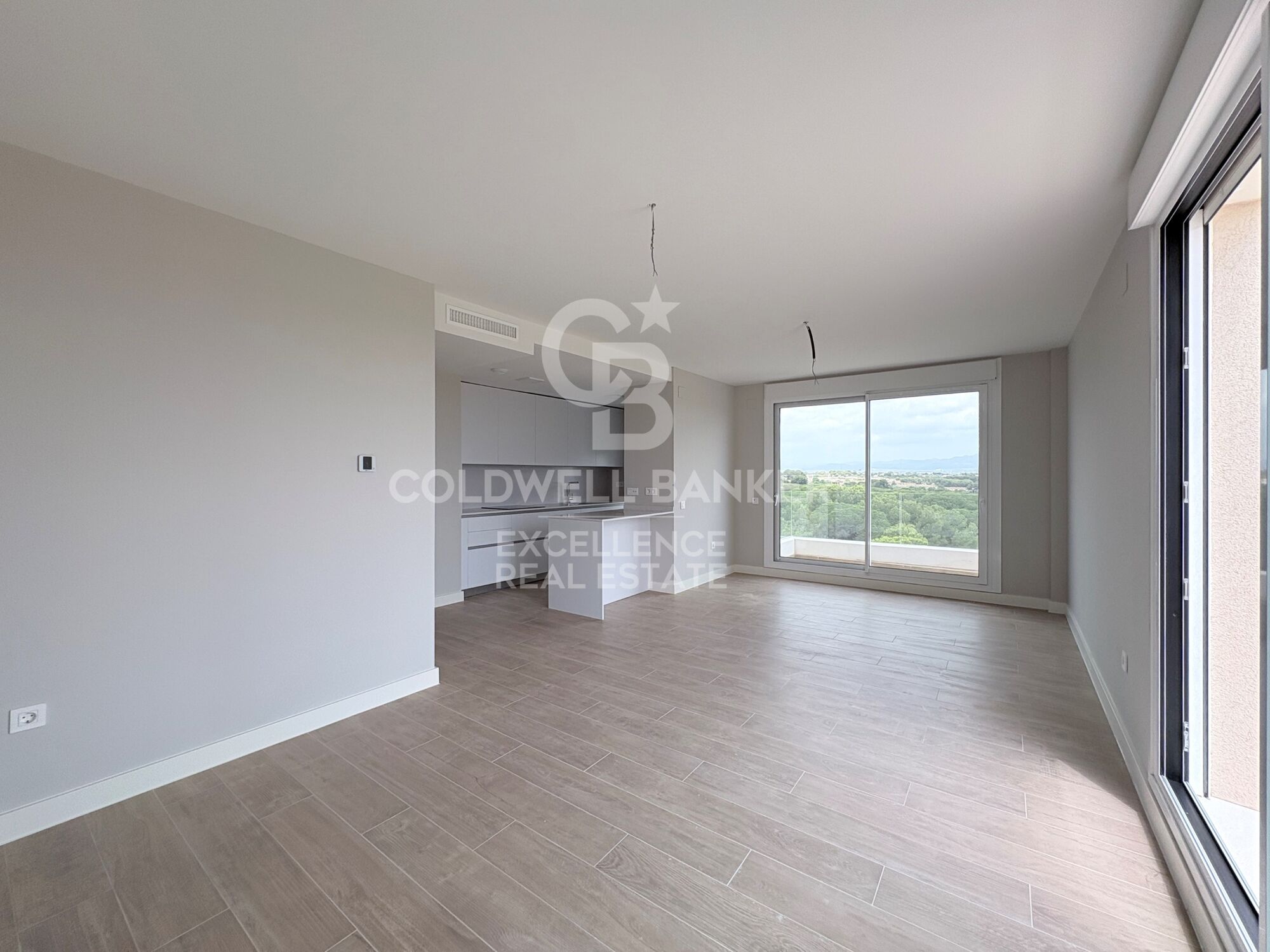 Appartement neuf exclusif en première occupation à louer à Santa Bárbara, avec de spacieuses terrasses, une piscine et deux places de parking