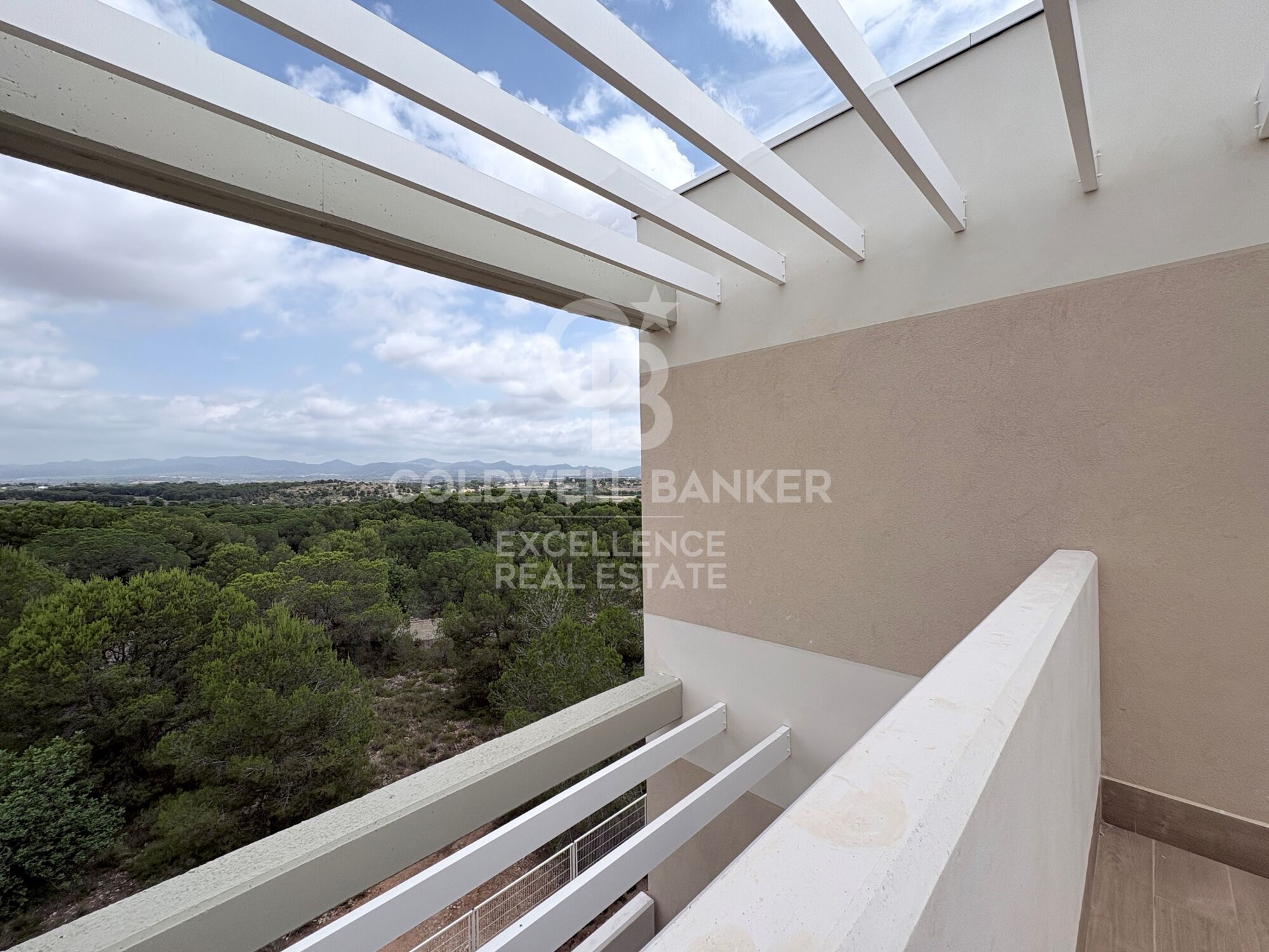 Appartement neuf exclusif en première occupation à louer à Santa Bárbara, avec de spacieuses terrasses, une piscine et deux places de parking