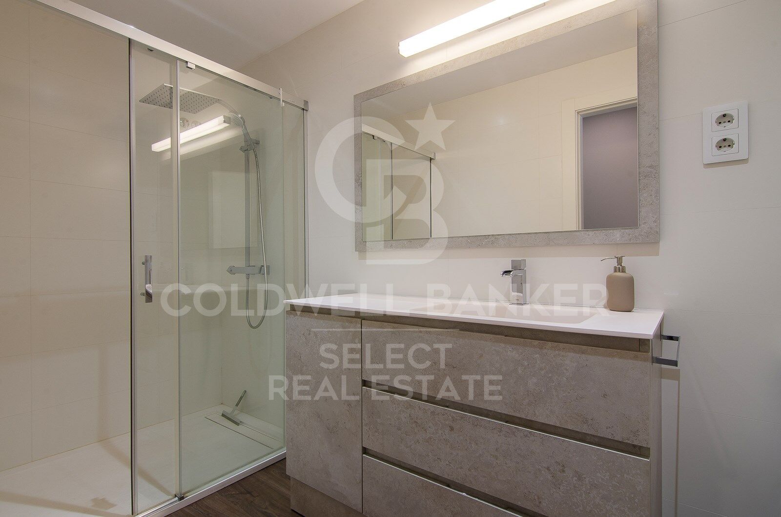 Fantastic house in the centre of Sabadell, where design, functionality and comfort coexist perfectly.