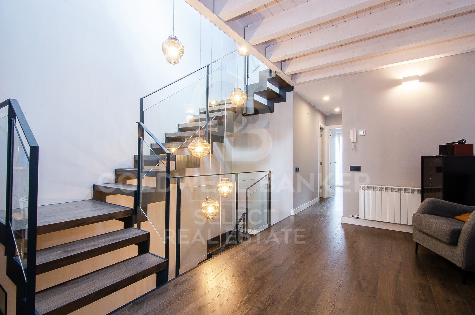 Fantastica casa en el centro de Sabadell, donde el diseño, la funcionalidad y el confort conviven a la perfección.