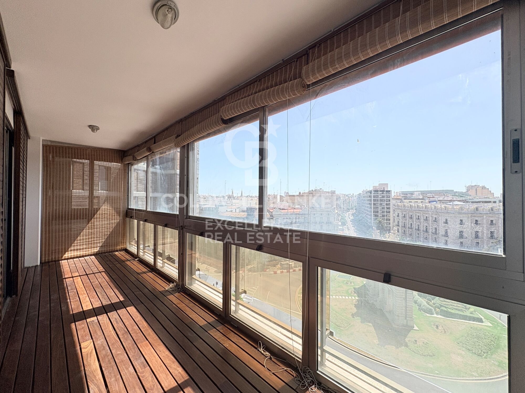 Exklusives 225 m² großes Haus mit 2 Terrassen, Garage und Blick auf Puerta del Mar