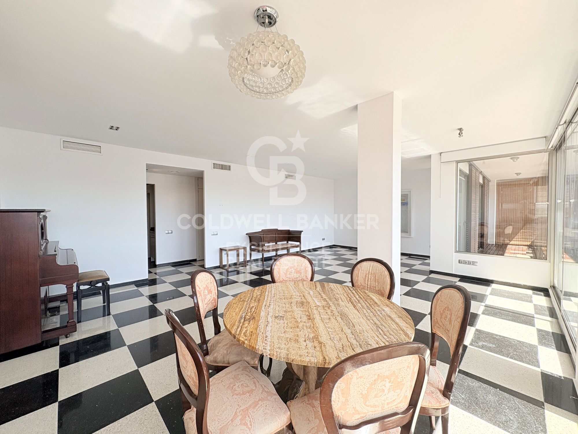 Exklusives 225 m² großes Haus mit 2 Terrassen, Garage und Blick auf Puerta del Mar