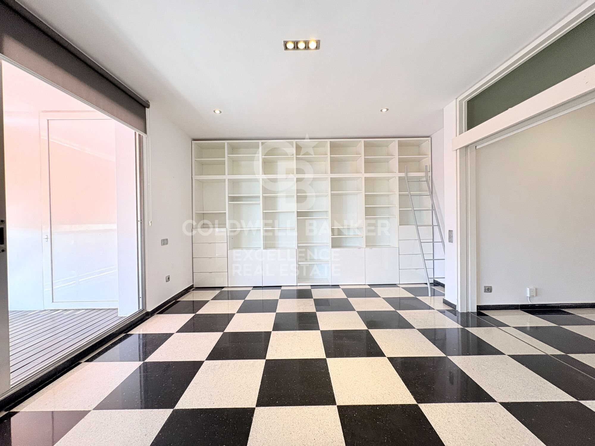 Exklusives 225 m² großes Haus mit 2 Terrassen, Garage und Blick auf Puerta del Mar