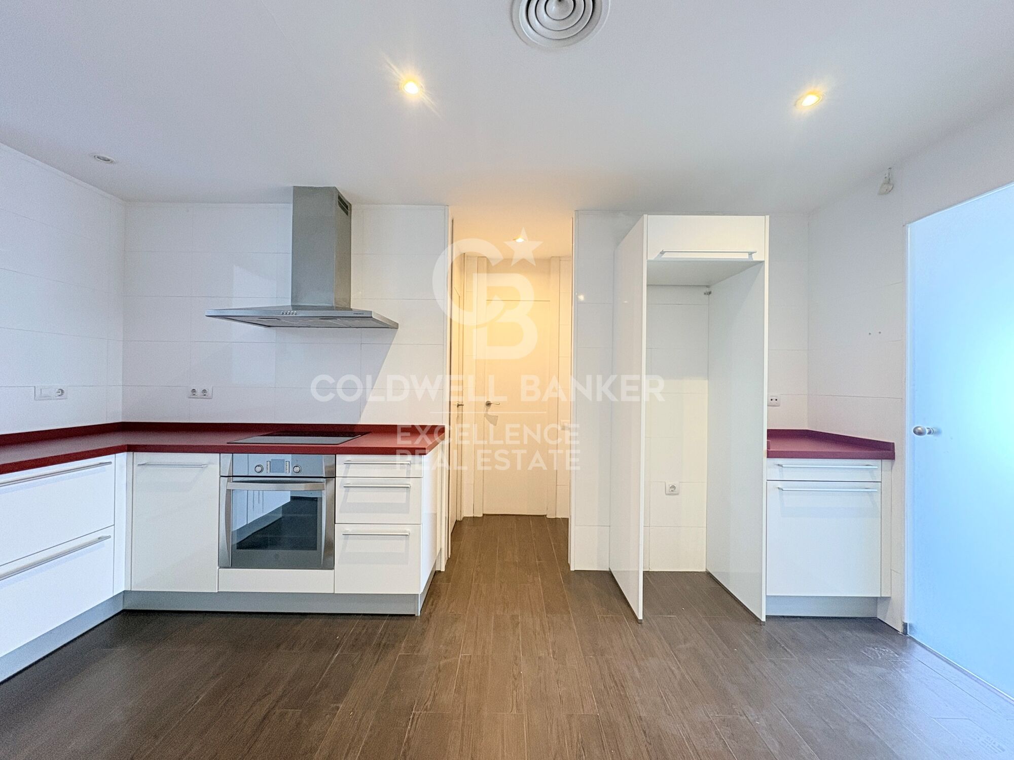 Exklusives 225 m² großes Haus mit 2 Terrassen, Garage und Blick auf Puerta del Mar