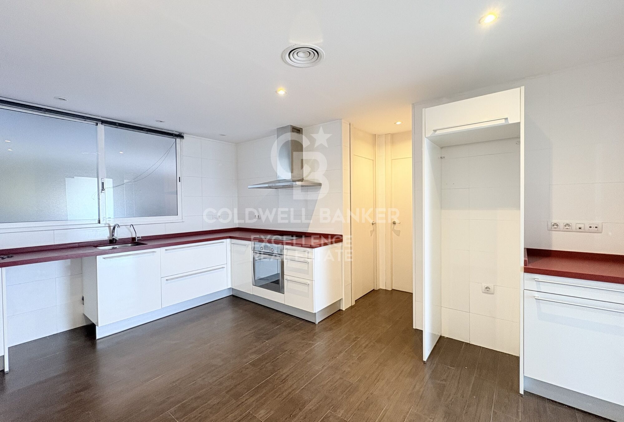 Exklusives 225 m² großes Haus mit 2 Terrassen, Garage und Blick auf Puerta del Mar