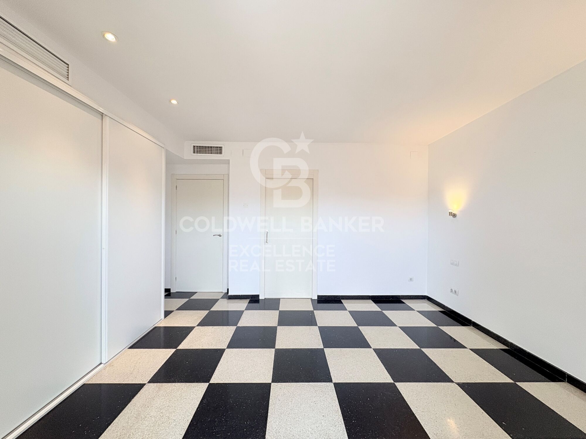 Exklusives 225 m² großes Haus mit 2 Terrassen, Garage und Blick auf Puerta del Mar