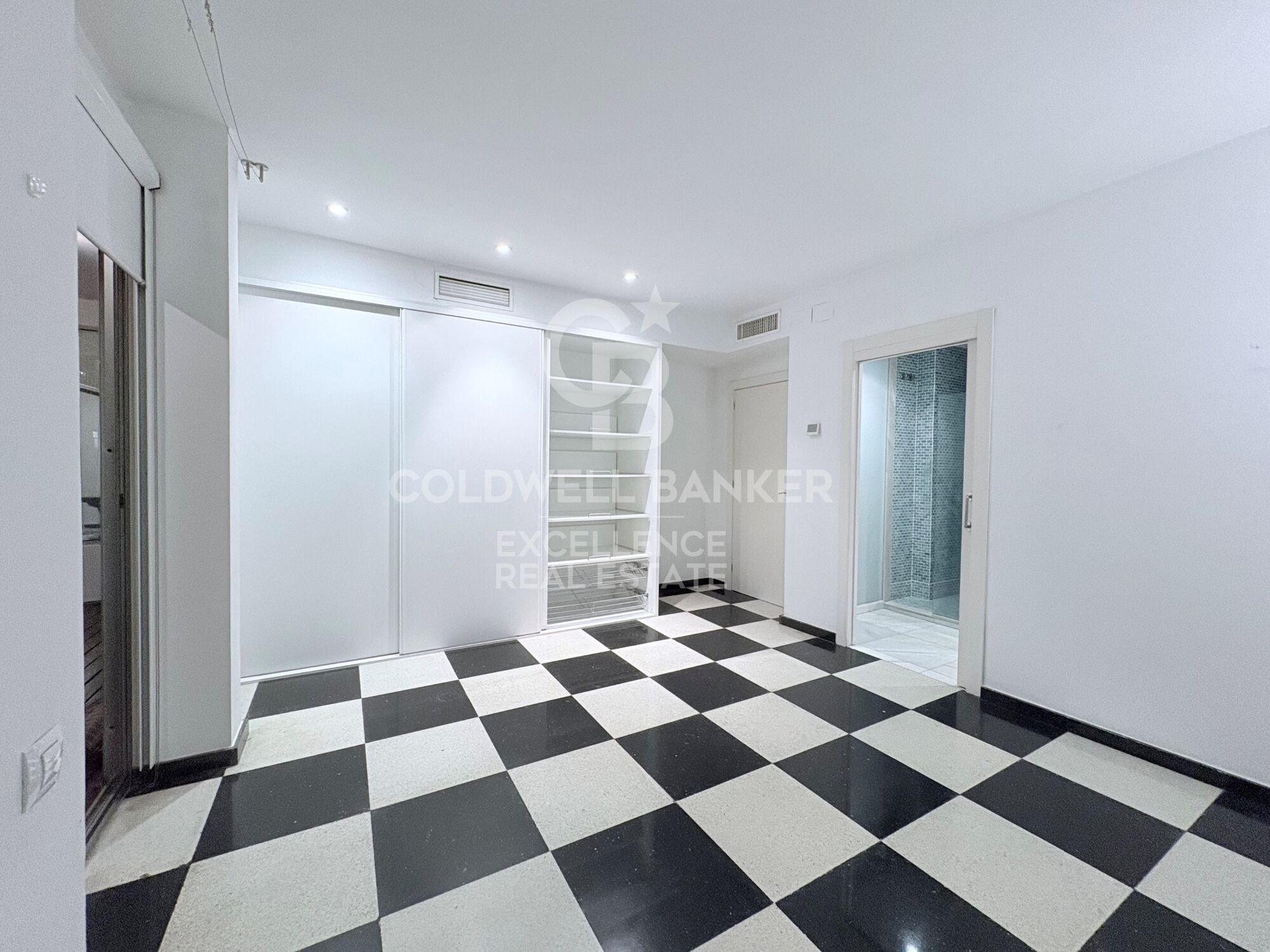 Exklusives 225 m² großes Haus mit 2 Terrassen, Garage und Blick auf Puerta del Mar