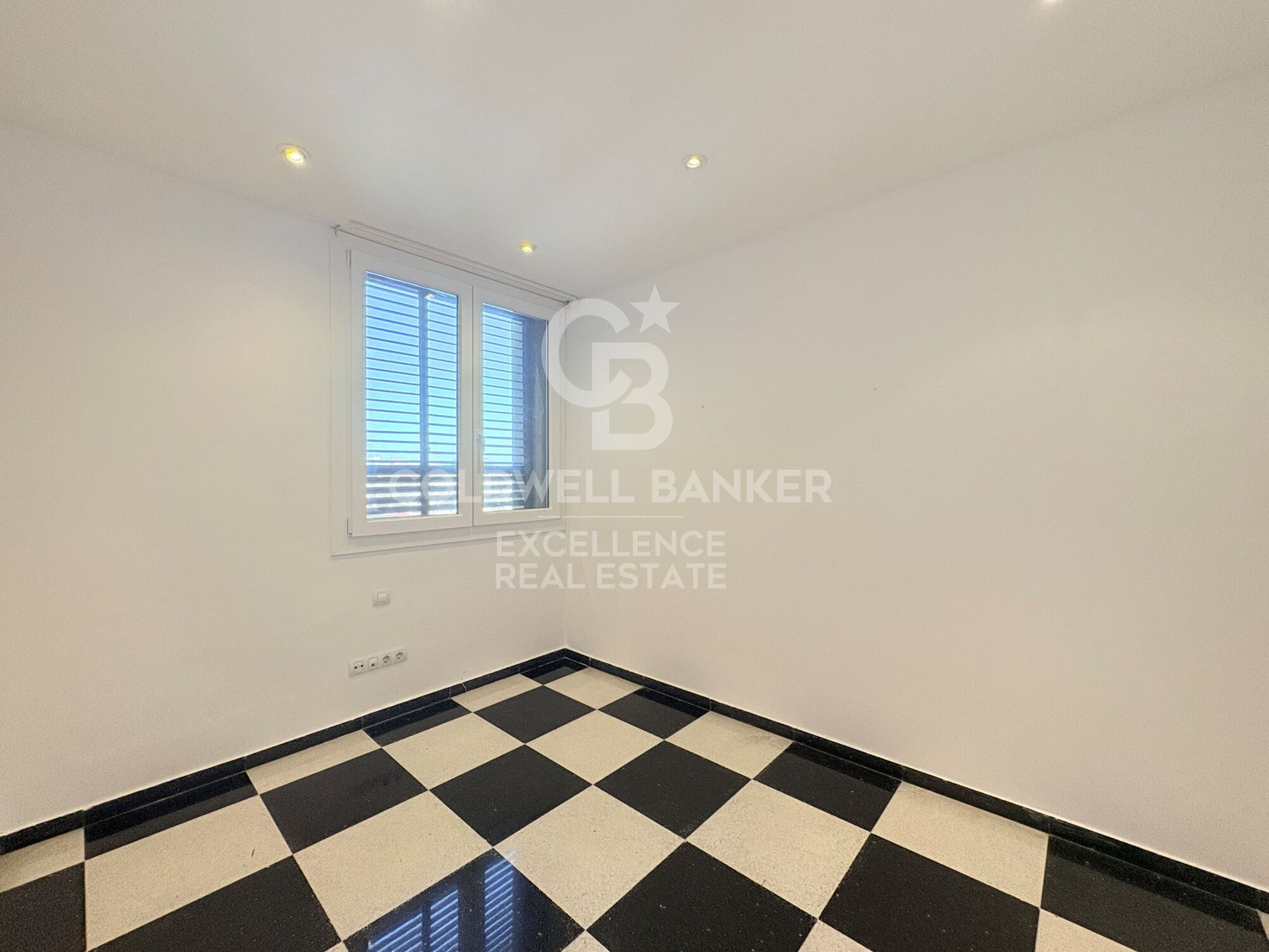 Exklusives 225 m² großes Haus mit 2 Terrassen, Garage und Blick auf Puerta del Mar