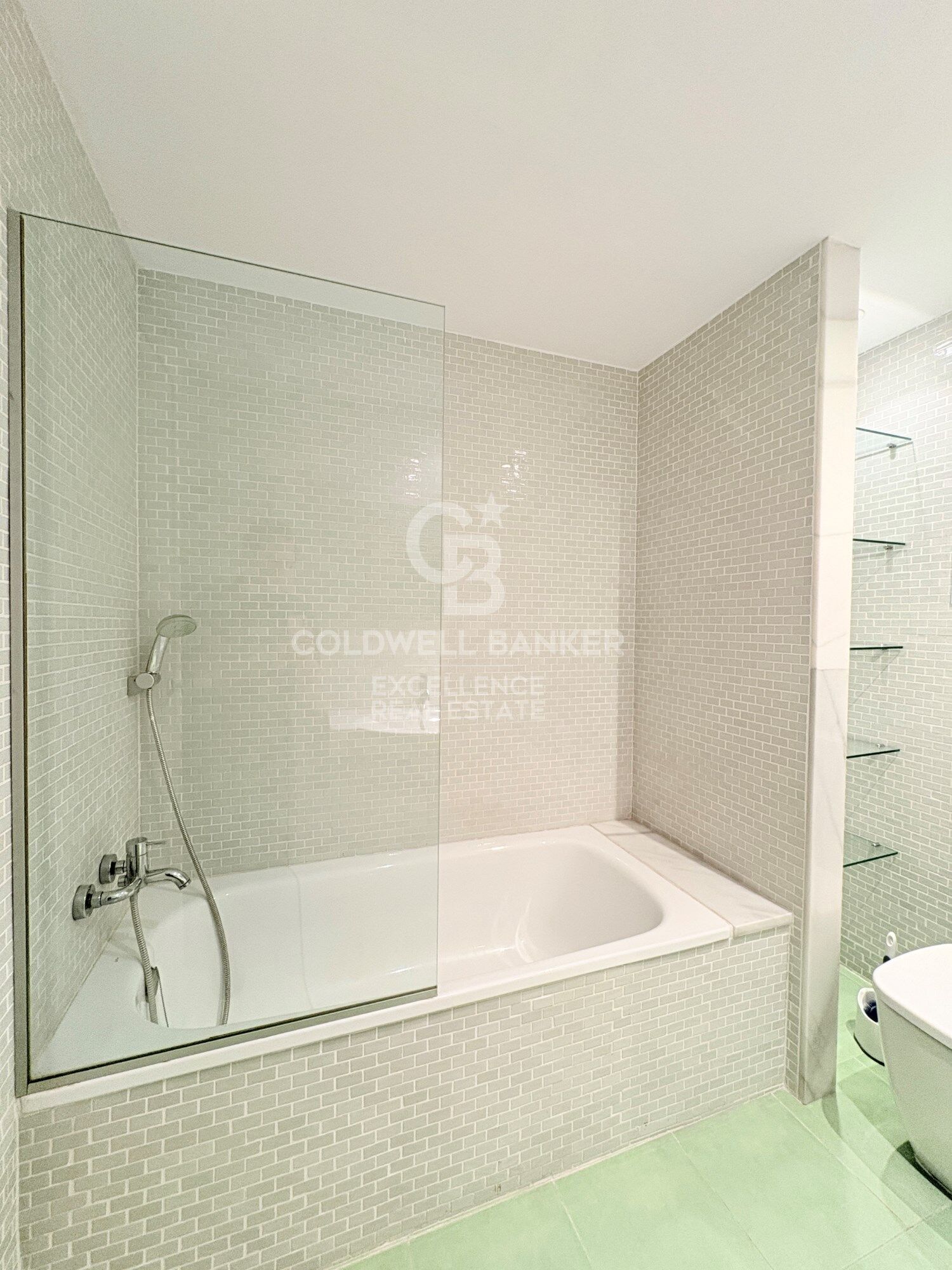 Exklusives 225 m² großes Haus mit 2 Terrassen, Garage und Blick auf Puerta del Mar