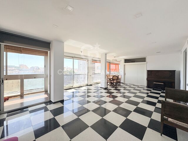 Exklusives 225 m² großes Haus mit 2 Terrassen, Garage und Blick auf Puerta del Mar