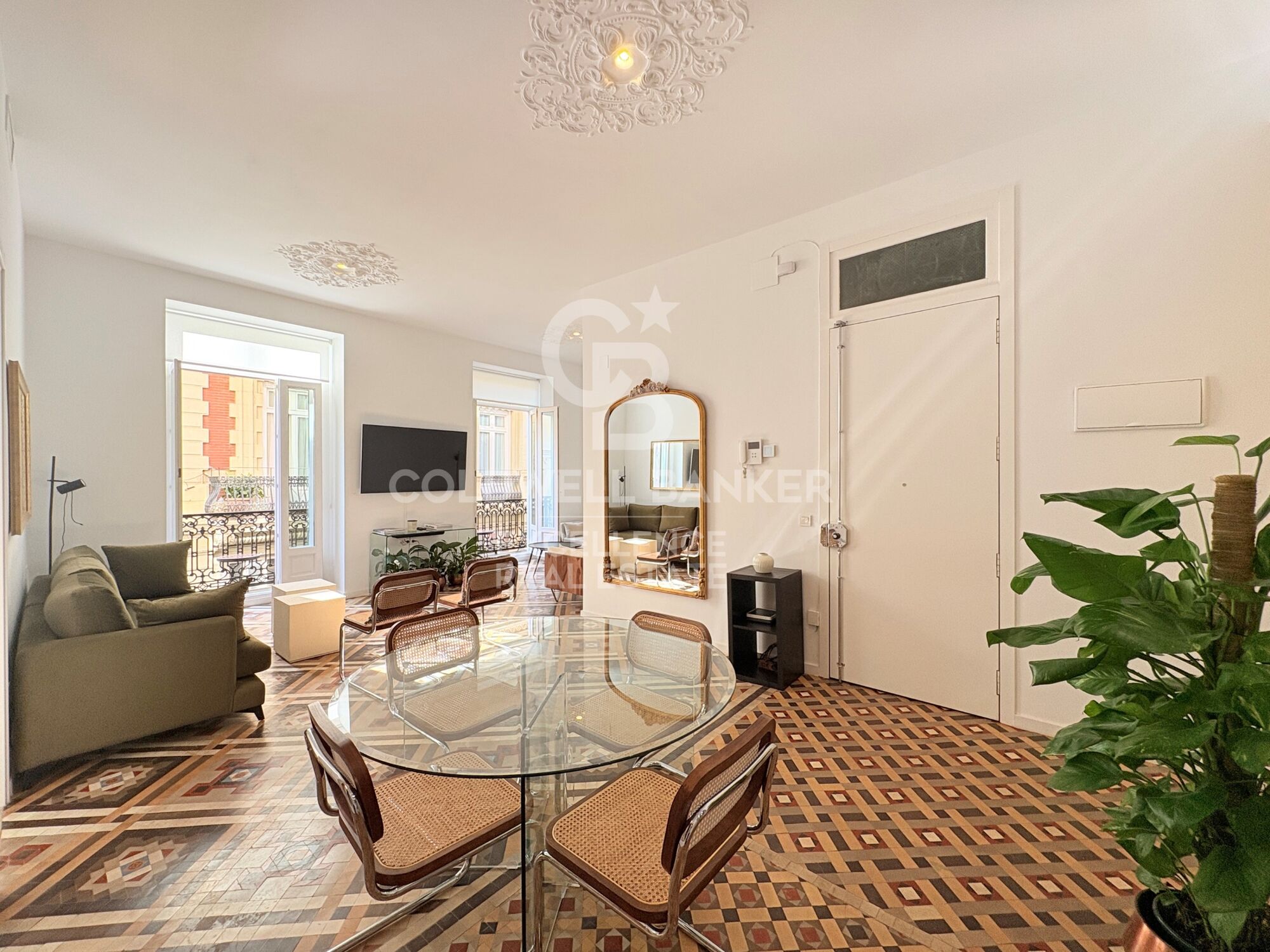 Premium residence next to Calle de lah Paz. Design and heritage.