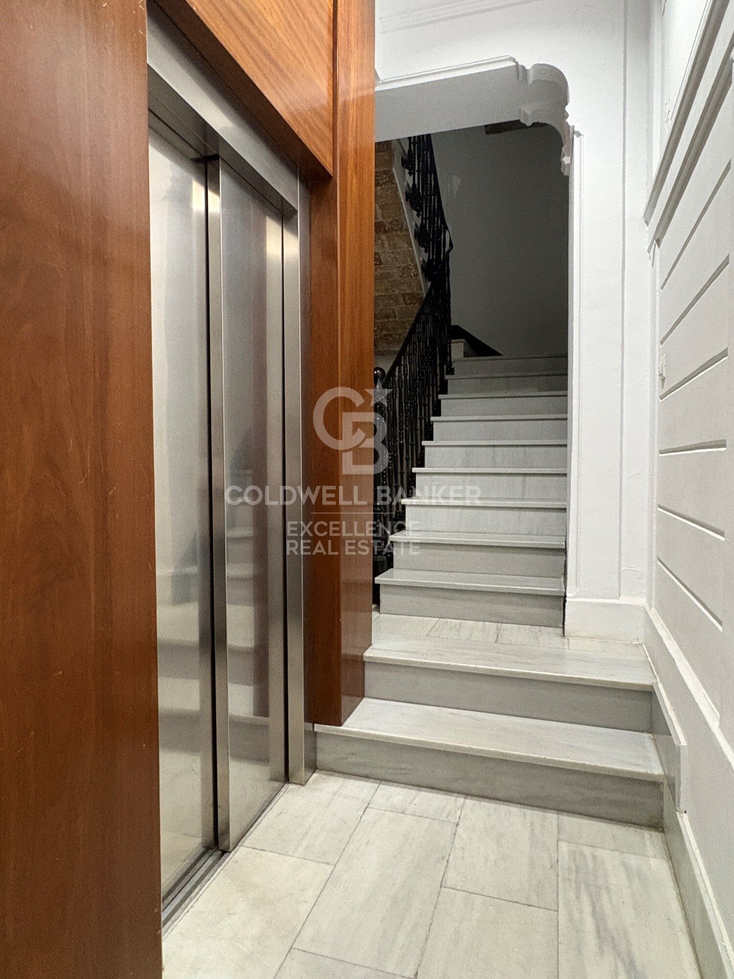 Premium-Wohnsitz neben der Calle de la Paz. Design und Erbe.