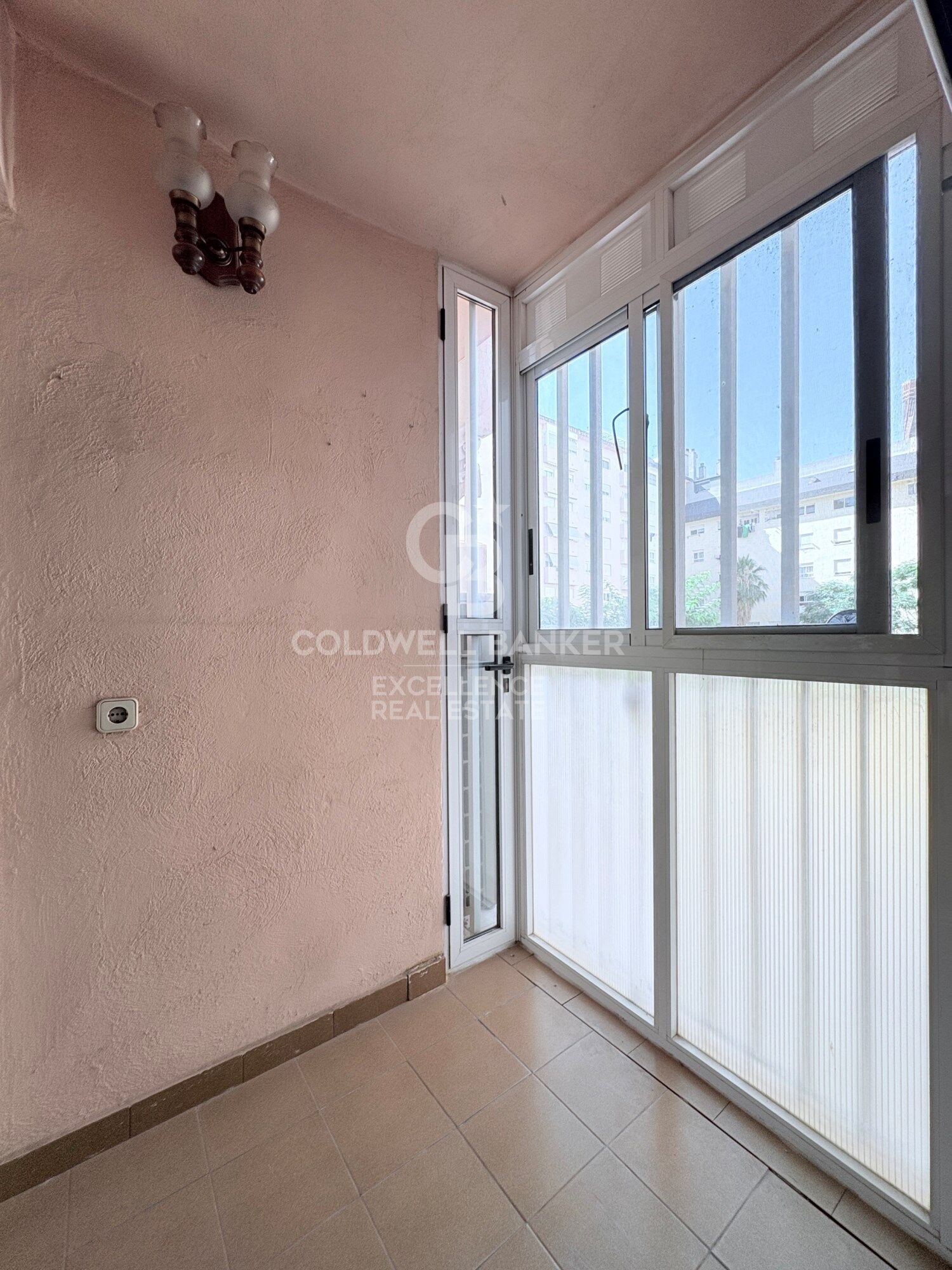 Appartement de 145 m² avec terrasse, fort potentiel et garage en option à côté de la Cité des Arts et des Sciences