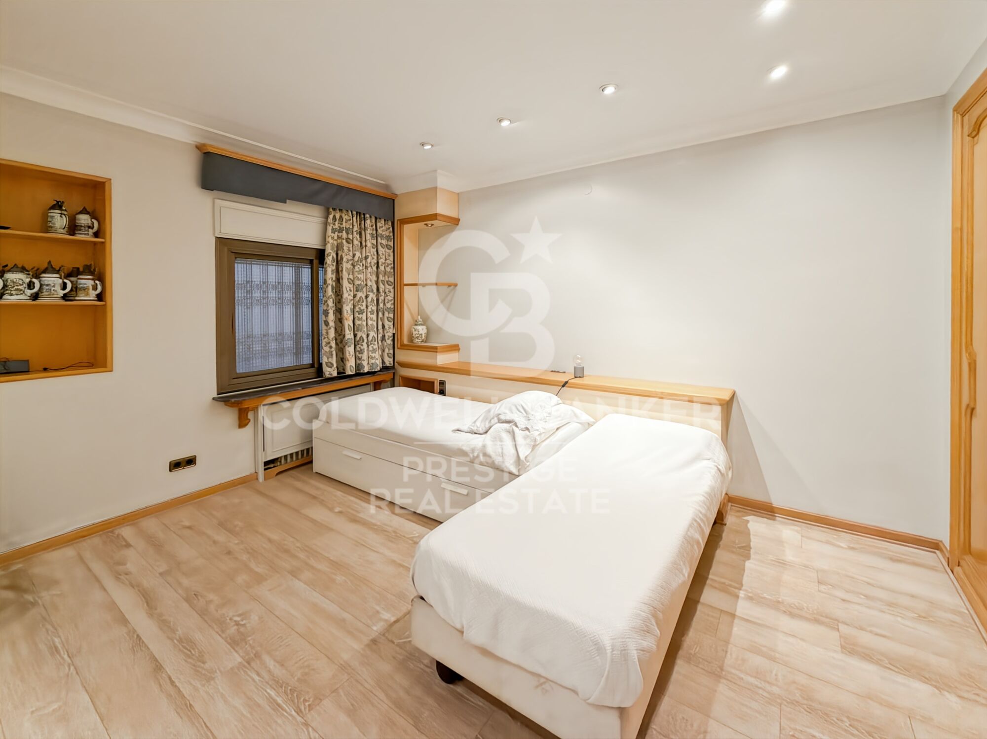 Flat 5 Bedrooms Sale Barcelona