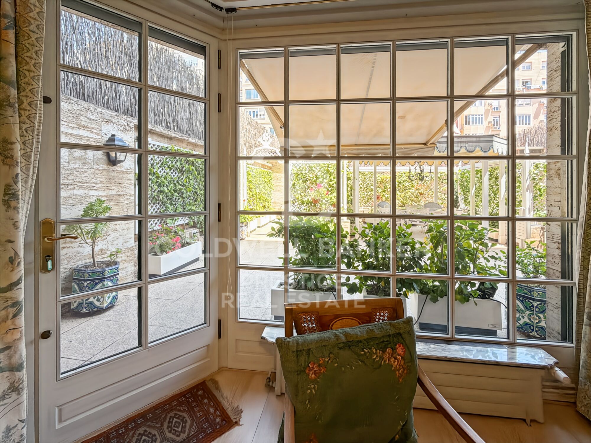 Flat 5 Bedrooms Sale Barcelona