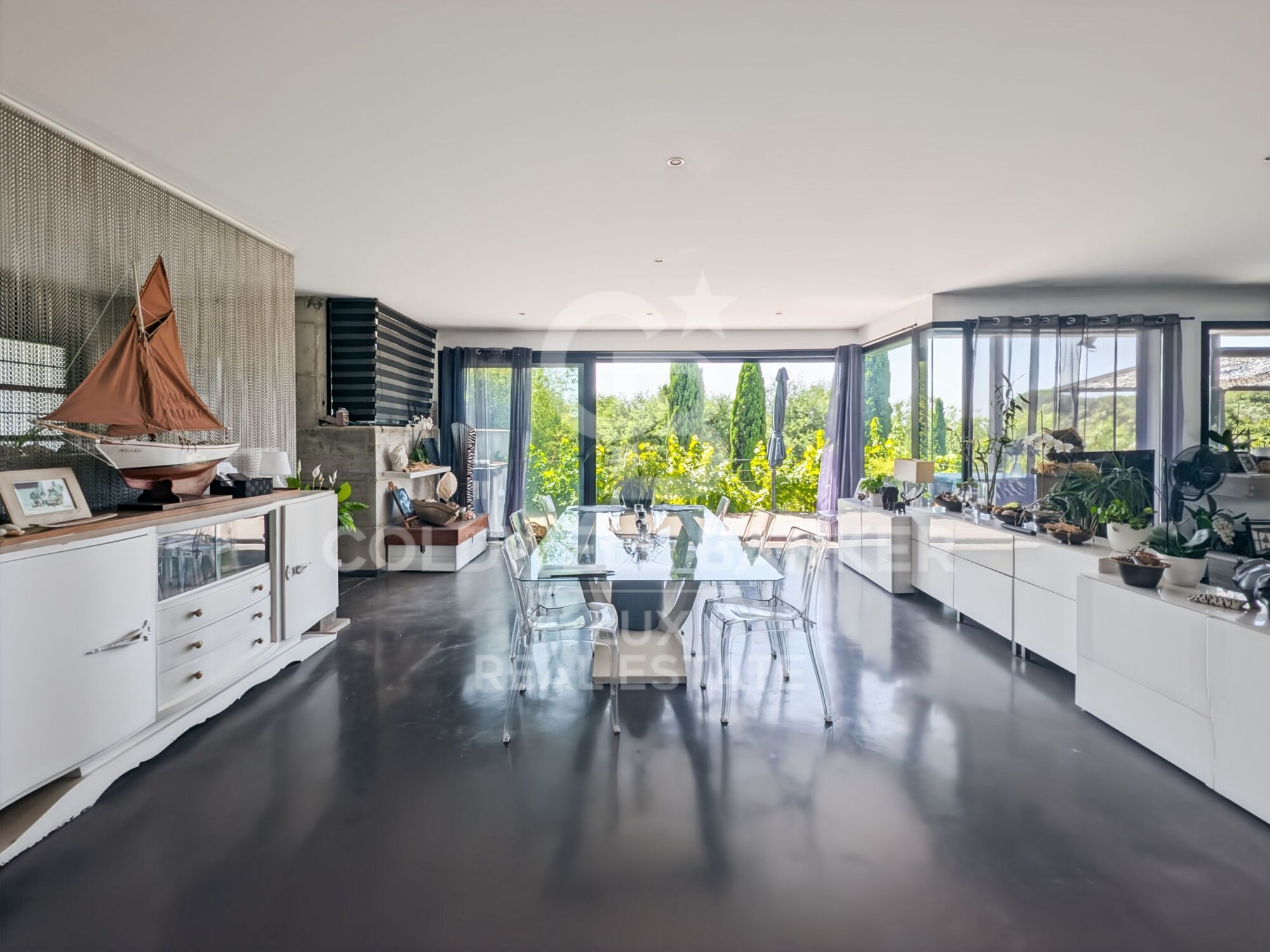 Modern house with large spaces and pool in Mollet de Peralada